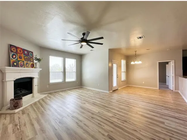 Photo 7 — 11016 SW 39th Court, Mustang, OK 73064