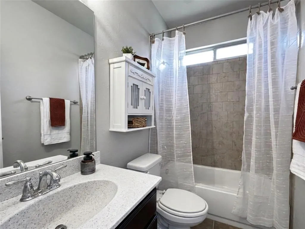 Photo 18 — 11016 SW 39th Court, Mustang, OK 73064