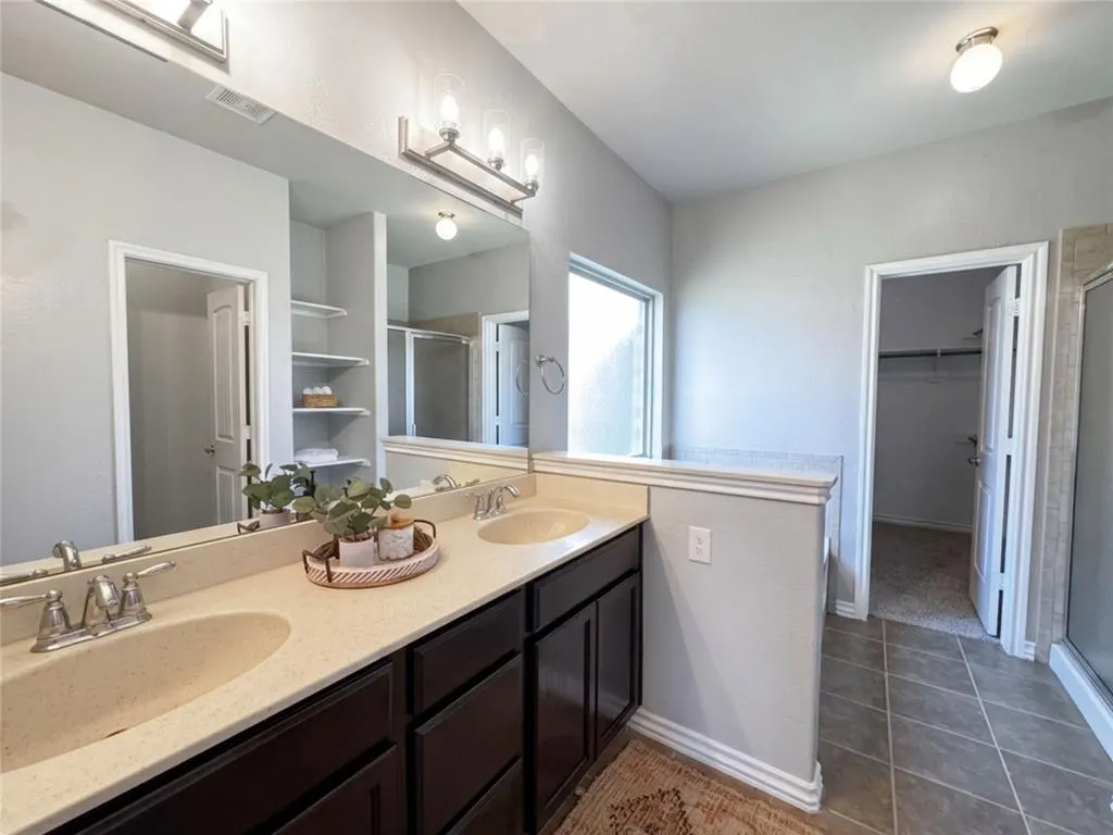 Photo 21 — 11016 SW 39th Court, Mustang, OK 73064