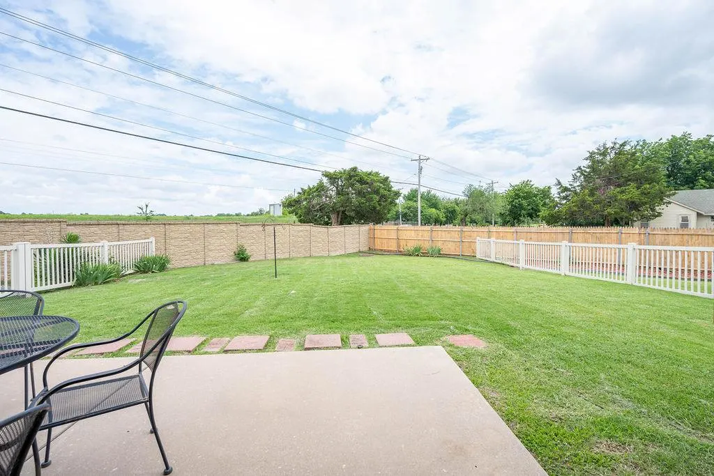 Photo 24 — 4 SW 92nd Place, Oklahoma City, OK 73139