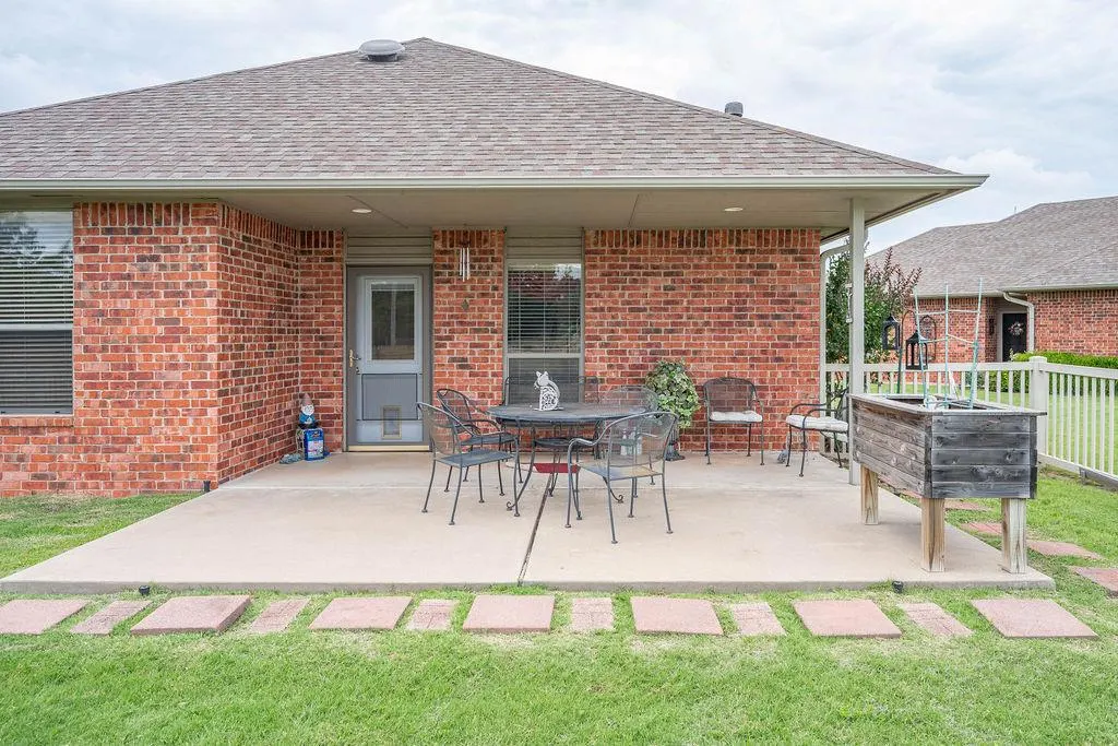 Photo 25 — 4 SW 92nd Place, Oklahoma City, OK 73139