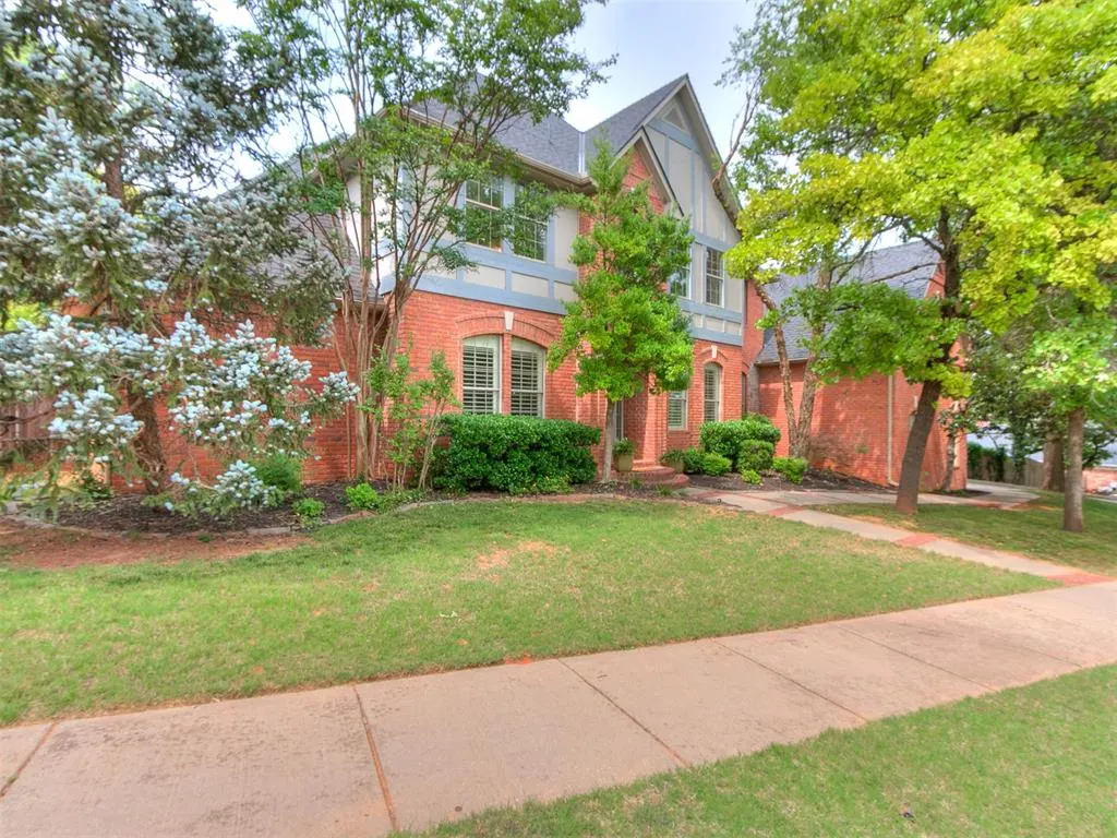 Front exterior — 2917 Kingwood Drive, Edmond, OK 73013