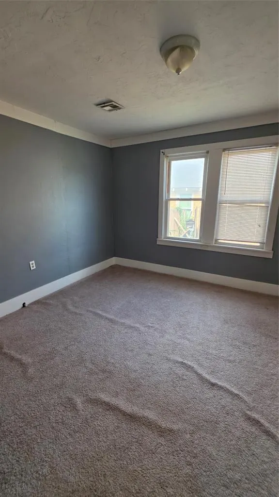 Photo 5 — 931 NE 18th Street, Oklahoma City, OK 73105