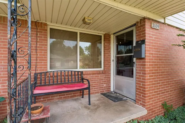 Photo 2 — 2109 Henderson Drive, Edmond, OK 73013