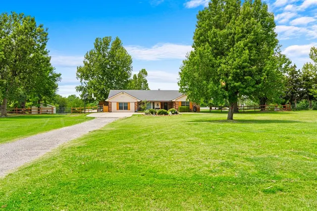 Photo 2 — 8921 Bobwhite Road, Yukon, OK 73099