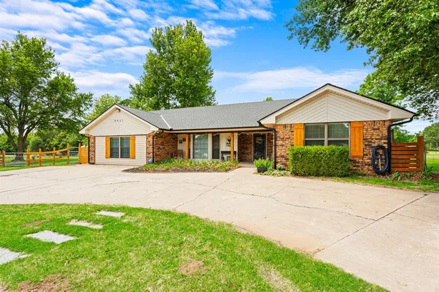 Photo 4 — 8921 Bobwhite Road, Yukon, OK 73099