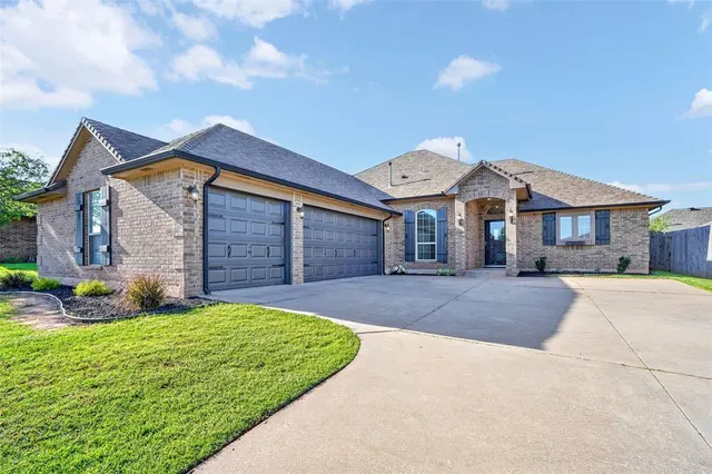 Front exterior — 2824 NW 168th Street, Edmond, OK 73012