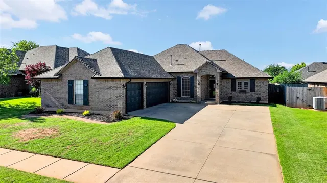 Photo 2 — 2824 NW 168th Street, Edmond, OK 73012