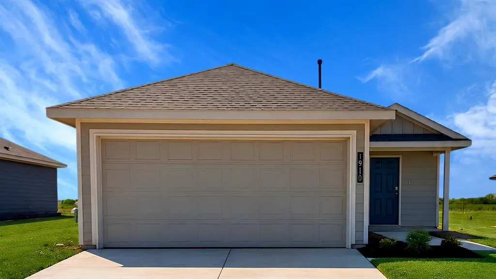 Front exterior — 1910 Redbud Way, El Reno, OK 73036