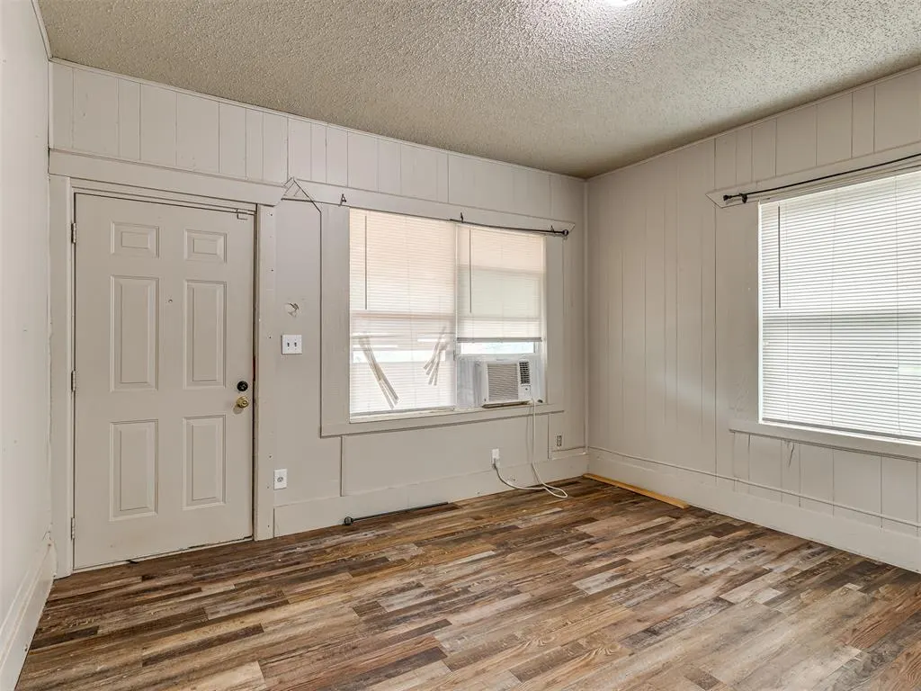 Photo 5 — 2109 NE 12th Street, Oklahoma City, OK 73117