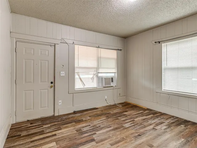 Photo 5 — 2109 NE 12th Street, Oklahoma City, OK 73117