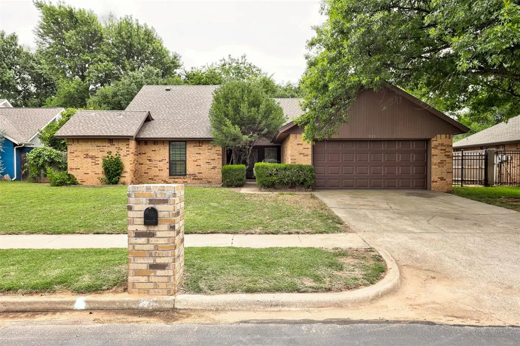 Front exterior — 421 Golden Oaks Drive, Norman, OK 73072