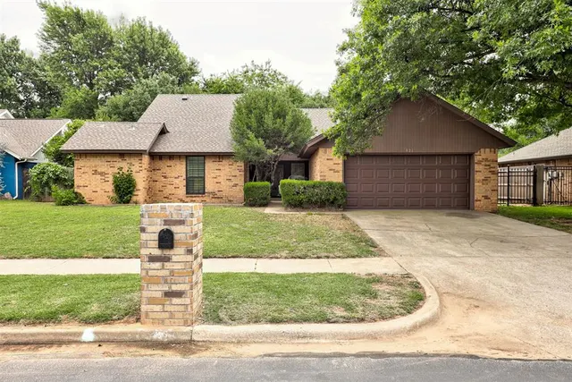 Front exterior — 421 Golden Oaks Drive, Norman, OK 73072