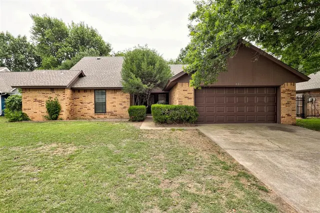 Photo 2 — 421 Golden Oaks Drive, Norman, OK 73072