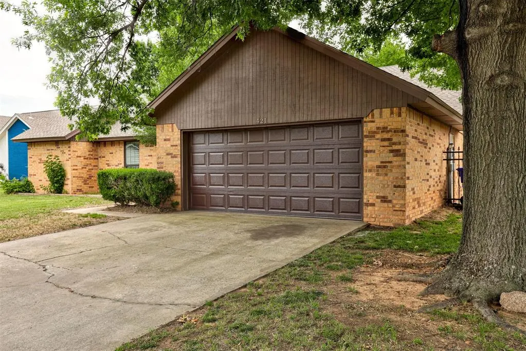Photo 3 — 421 Golden Oaks Drive, Norman, OK 73072