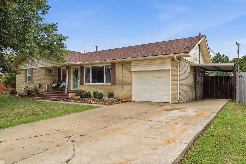 Photo 2 — 1209 Meadowbrook Lane, Prague, OK 74864