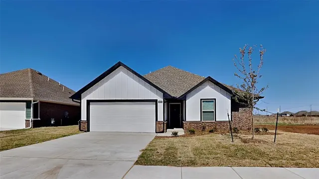 Front exterior — 9005 NW 127th Terrace, Yukon, OK 73099