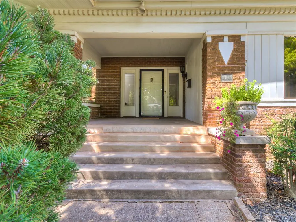 Photo 2 — 307 NW 19th Street, Oklahoma City, OK 73103