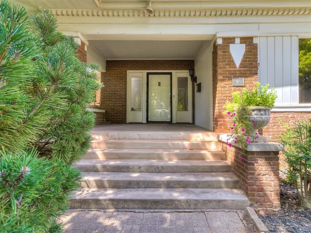 Photo 2 — 307 NW 19th Street, Oklahoma City, OK 73103