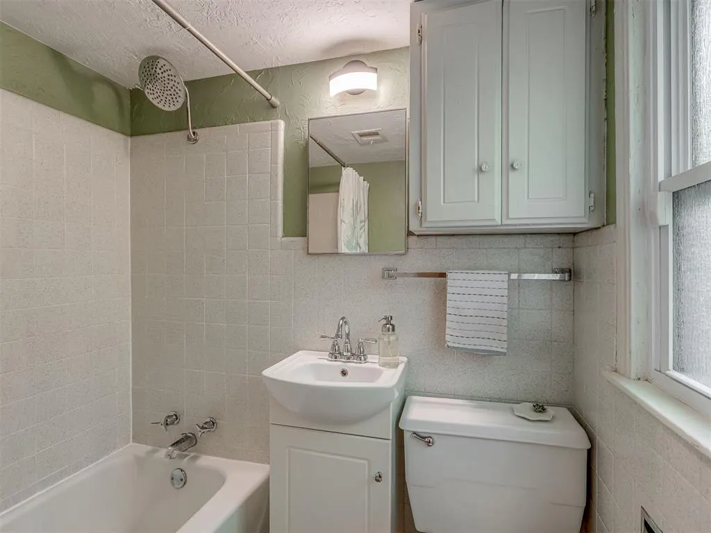 Photo 21 — 3805 Putnam Heights Boulevard, Oklahoma City, OK 73118
