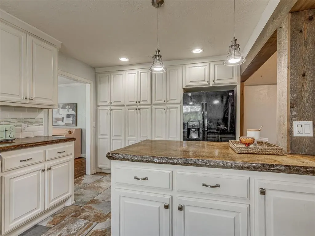 Photo 8 — 3805 Putnam Heights Boulevard, Oklahoma City, OK 73118