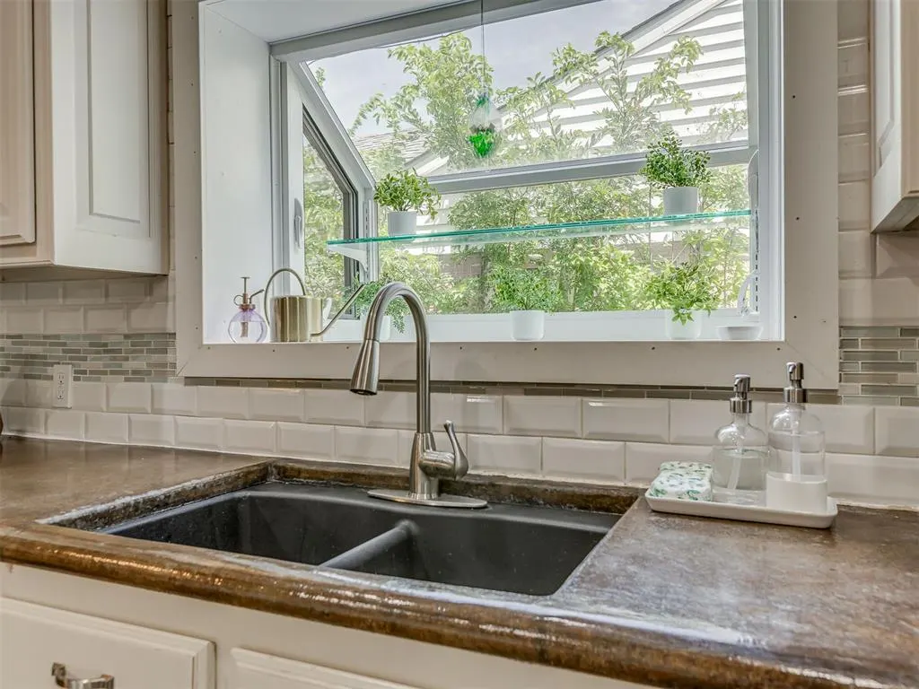 Photo 10 — 3805 Putnam Heights Boulevard, Oklahoma City, OK 73118