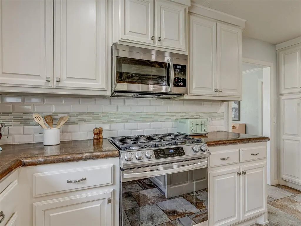 Photo 11 — 3805 Putnam Heights Boulevard, Oklahoma City, OK 73118