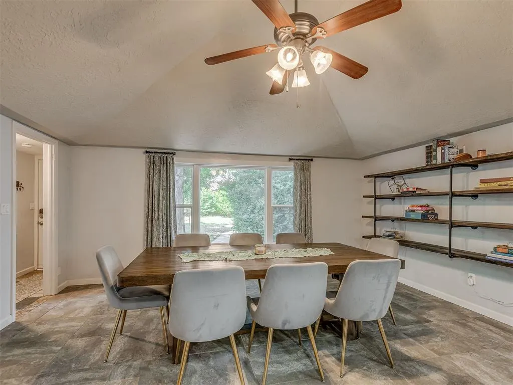 Photo 12 — 3805 Putnam Heights Boulevard, Oklahoma City, OK 73118