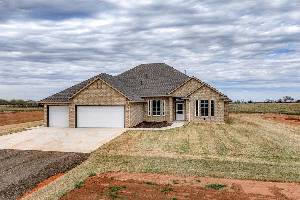 Photo 2 — 5003 Bella Circle NW, Piedmont, OK 73078
