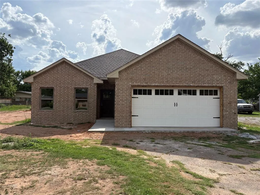 Front exterior — 411 N Broadway Street, Hobart, OK 73651