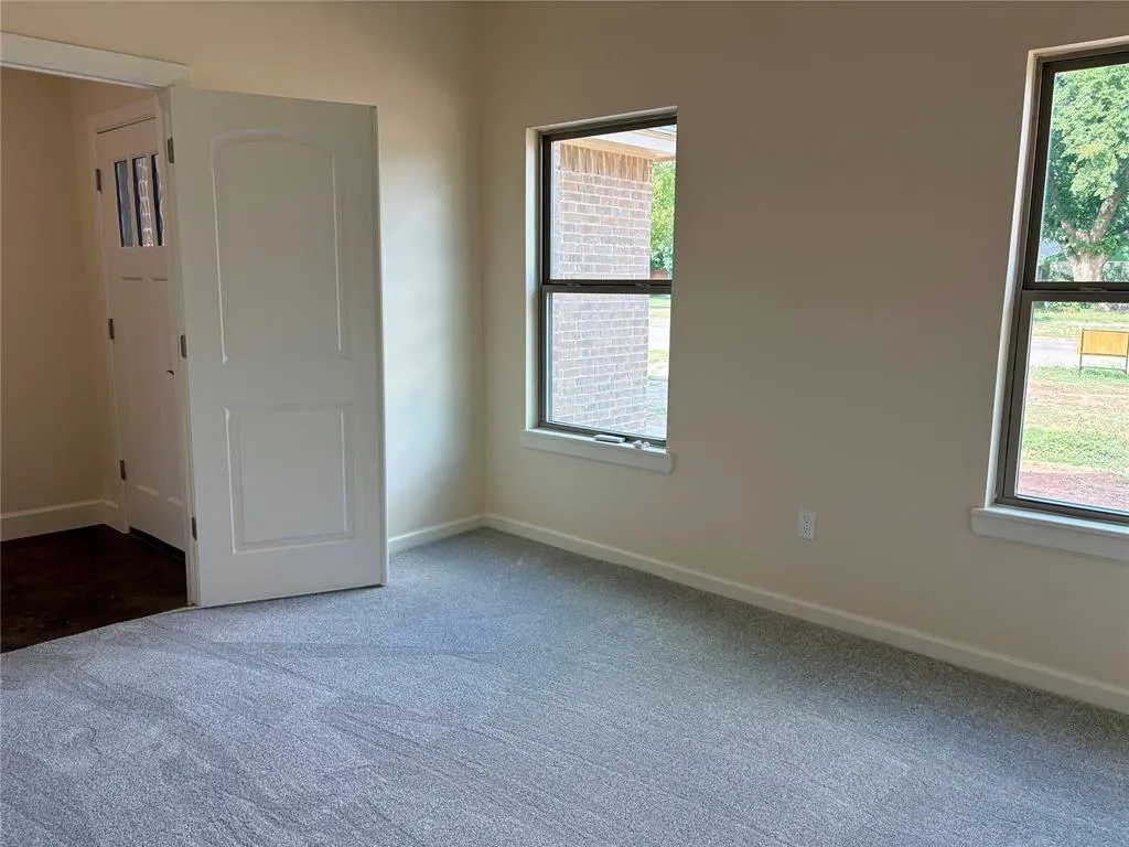 Photo 10 — 411 N Broadway Street, Hobart, OK 73651