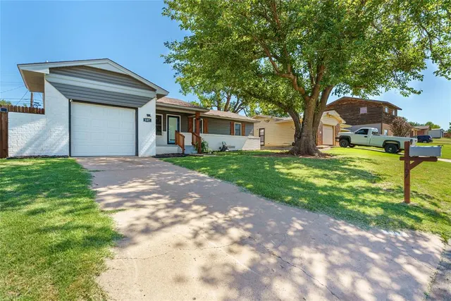 Photo 3 — 107 Florence Drive, Cordell, OK 73632