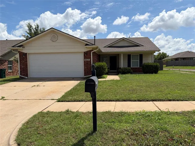Front exterior — 2704 Fennel Road, Yukon, OK 73128