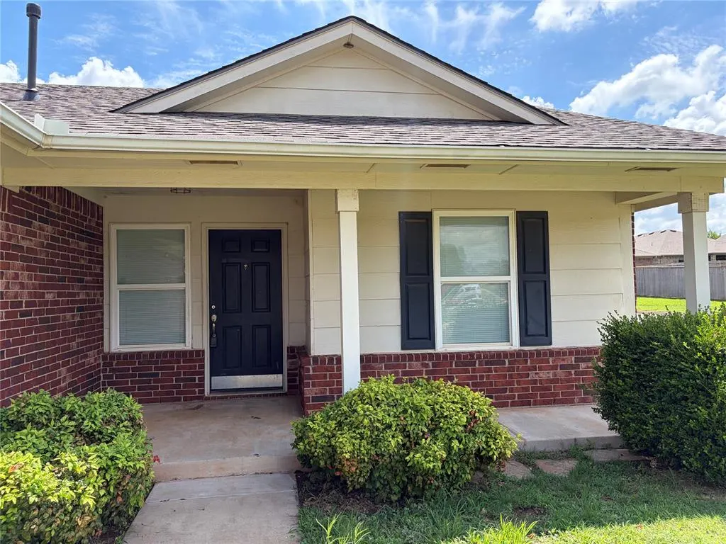 Photo 3 — 2704 Fennel Road, Yukon, OK 73128