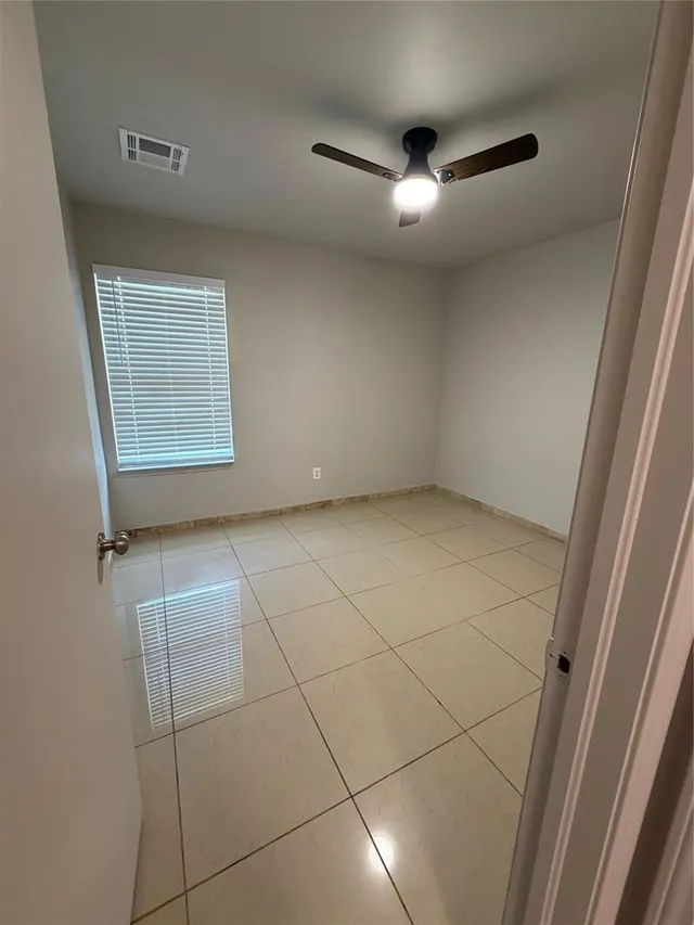 Photo 6 — 2704 Fennel Road, Yukon, OK 73128