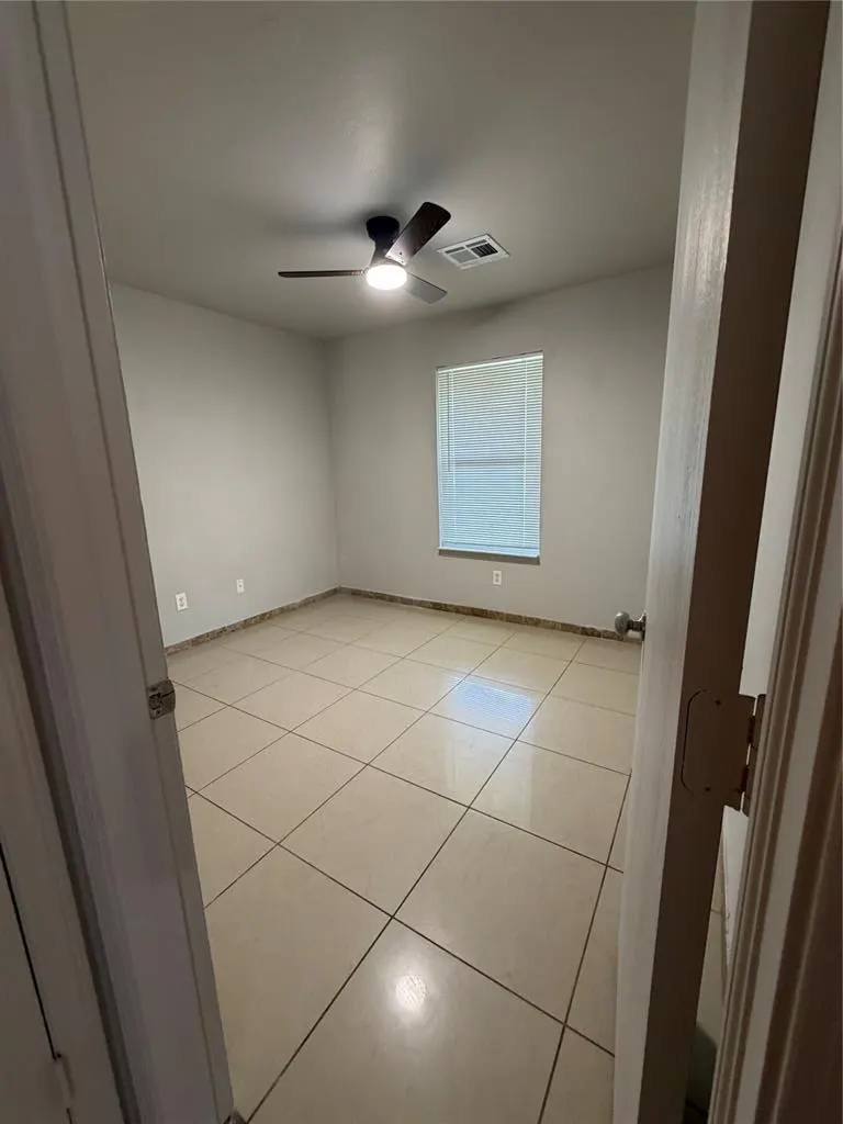 Photo 8 — 2704 Fennel Road, Yukon, OK 73128