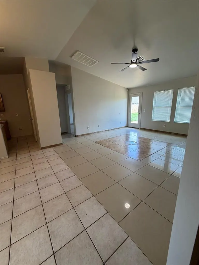 Photo 10 — 2704 Fennel Road, Yukon, OK 73128