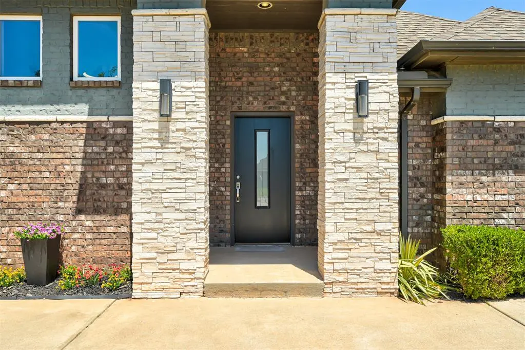 Photo 2 — 2433 NW 173rd Street, Edmond, OK 73012