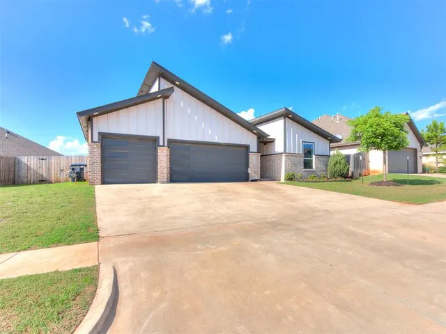 Photo 2 — 8221 NW 152nd Terrace, Edmond, OK 73013