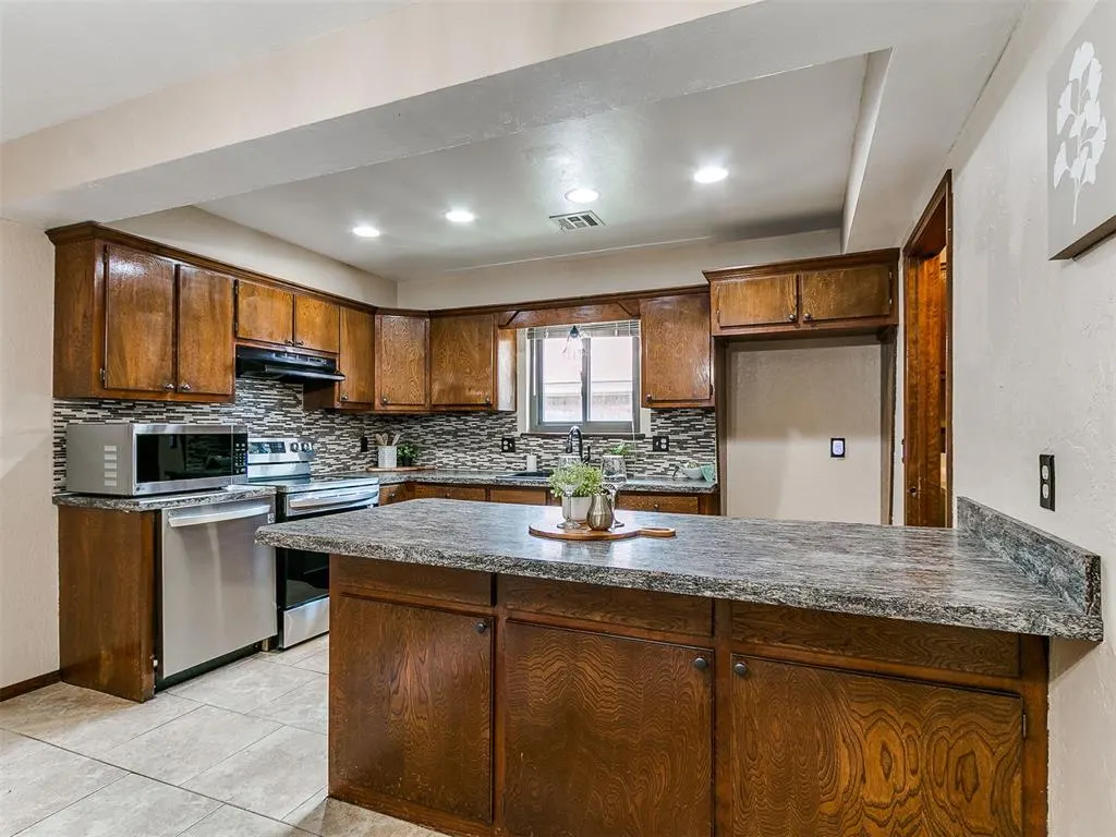 Photo 8 — 8908 N McMillan Avenue, Oklahoma City, OK 73132