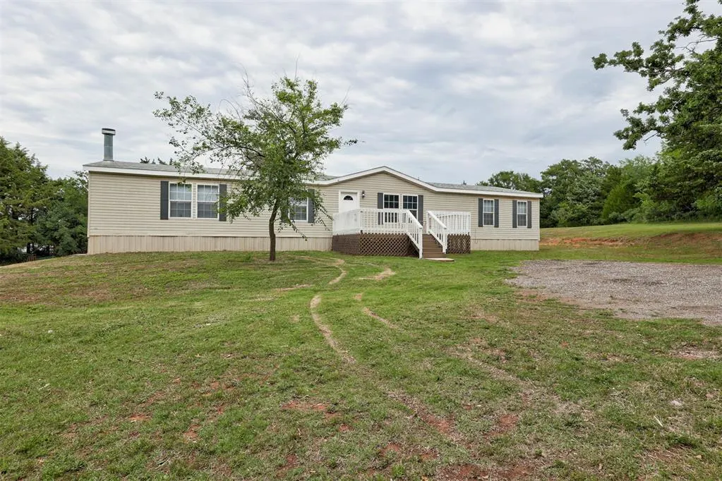 Photo 2 — 2574 Tiffany Lane, Guthrie, OK 73044