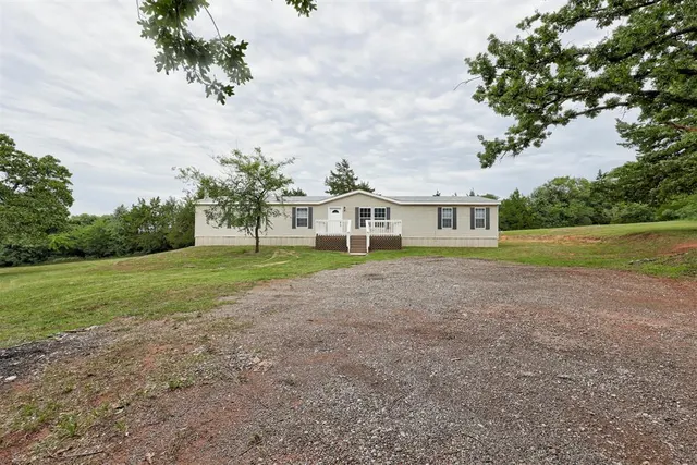 Photo 3 — 2574 Tiffany Lane, Guthrie, OK 73044