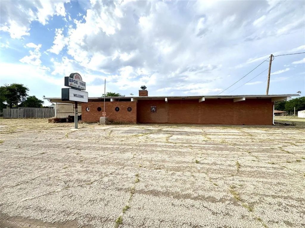 Photo 4 — 1501 N Pennsylvania Avenue, Mangum, OK 73554