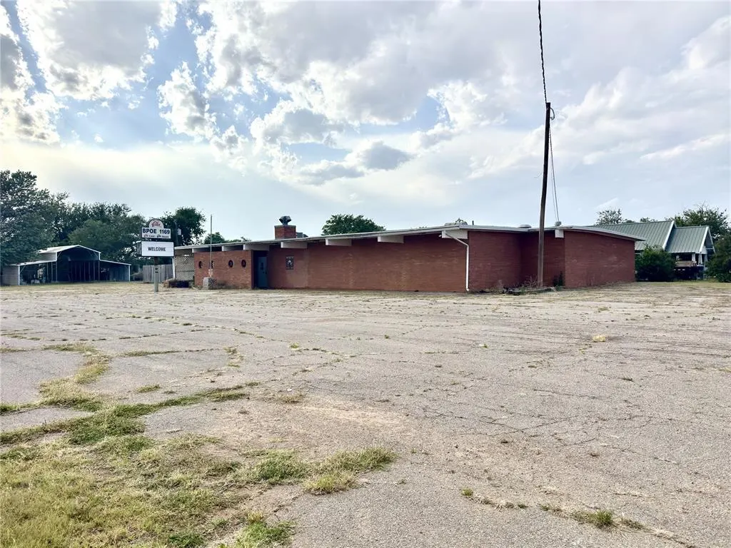 Photo 6 — 1501 N Pennsylvania Avenue, Mangum, OK 73554