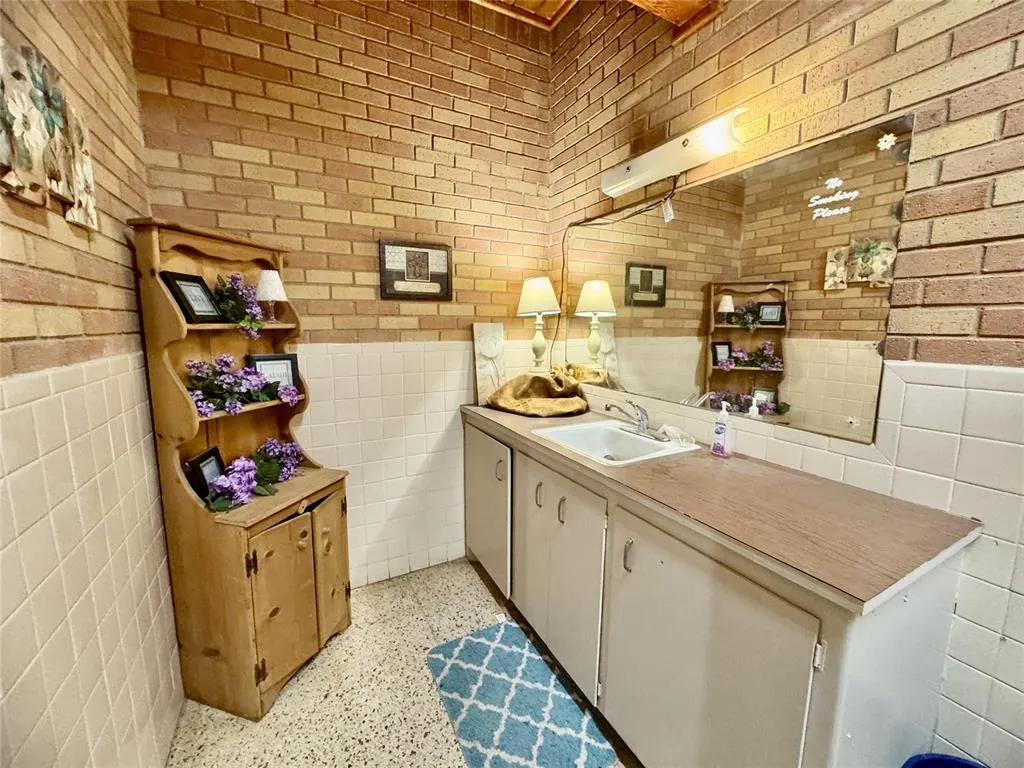 Photo 34 — 1501 N Pennsylvania Avenue, Mangum, OK 73554