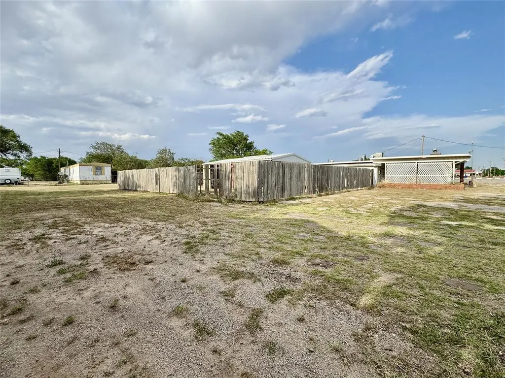 Photo 42 — 1501 N Pennsylvania Avenue, Mangum, OK 73554