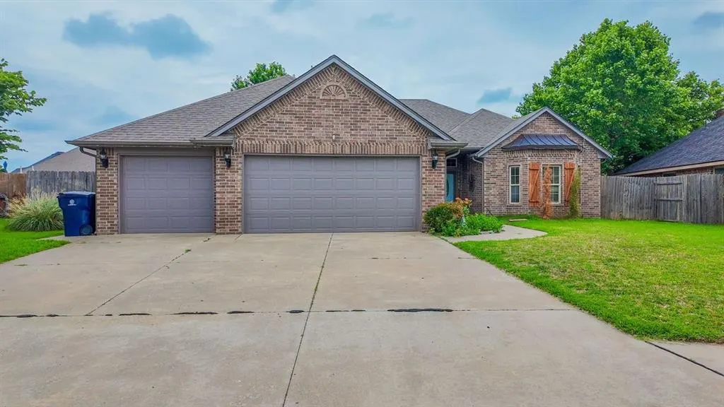 Front exterior — 9109 NW 81st Street, Yukon, OK 73099