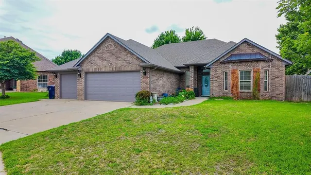 Photo 2 — 9109 NW 81st Street, Yukon, OK 73099