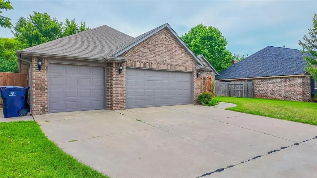 Photo 3 — 9109 NW 81st Street, Yukon, OK 73099