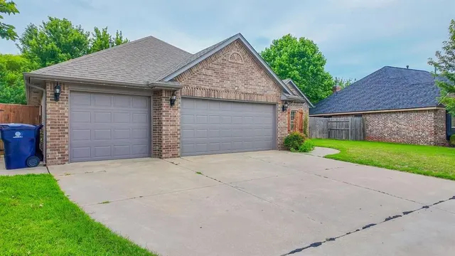 Photo 3 — 9109 NW 81st Street, Yukon, OK 73099